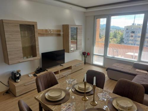 Skupni salon/TV območje, Strumsko Stay in Strumsko Industrial Zone