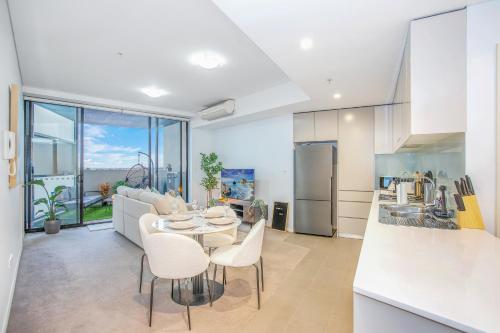 Kitchen, Jack's Citylight Retreat with Free Parking #8 in Waterloo