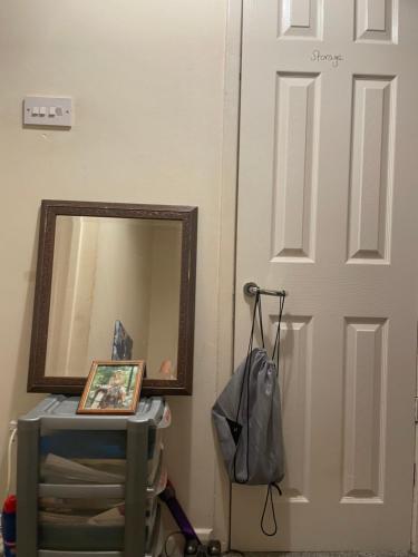 Comfortable Cat-Friendly Stay with Garden & Parking, Manchester (photo 8)