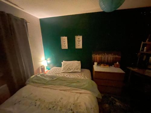 Comfortable Cat-Friendly Stay with Garden & Parking, Manchester (photo 6)