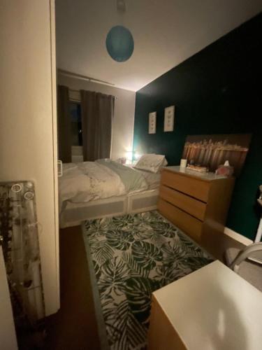 Comfortable Cat-Friendly Stay with Garden & Parking, Manchester (photo 5)