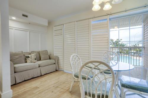 燈塔度假勝地：套房賓館 (Lighthouse Resort: Inn & Suites) in 水濱/海灘