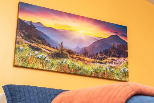 Vibrant Home with Hot Tub AC & 2 Car Garage - main image