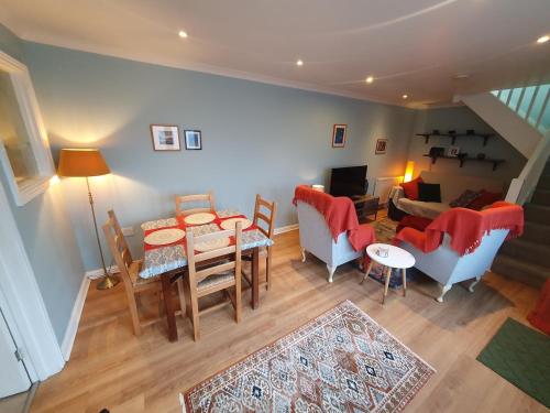 Cosy cottage in the centre of Dursley in Kelet-Cam