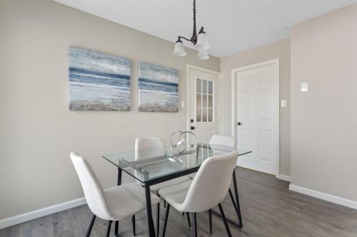 Spacious 4-bedroom house in Prime Location - image 9