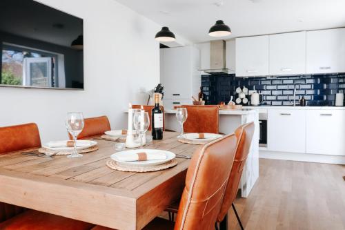 The Coachhouse by Solace Stays – khách sạn tại Gaer