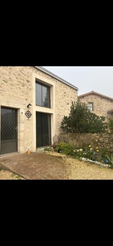 Le gîte de capucine (Le gite de capucine) in St Loup Lamaire