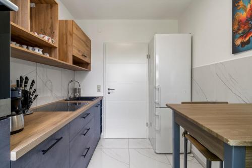 Kitchen, Business & Travel Apartment - Top Lage - 20 Min vom Frankfurt Airport in Griesheim