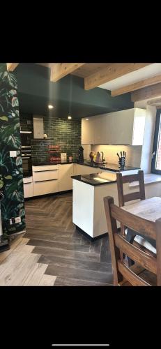 Le gîte de capucine (Le gite de capucine) in St Loup Lamaire