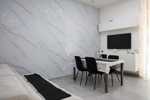 Kitchen, Morangy Home in Ponticelli