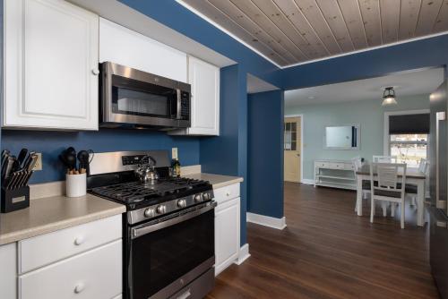 Cozy Cottage On Main in วอร์เรนส์เบิร์ก (นิวยอร์ก)