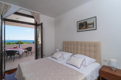 Luxury Rooms Near the Beach3 5