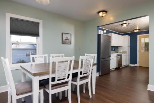 Cozy Cottage On Main in วอร์เรนส์เบิร์ก (นิวยอร์ก)