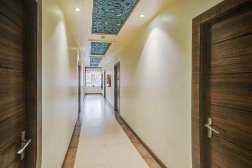 Lobby, Super Townhouse Durgapuri Metro Station in Aminabad
