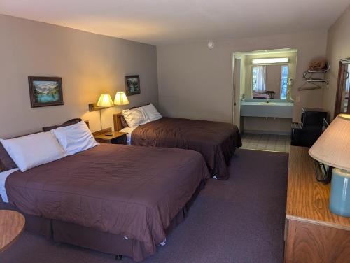 Coach Stop Inn & Tavern - image 6