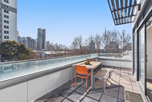 Chic Inner City Convenience, with Secure Parking in South Melbourne