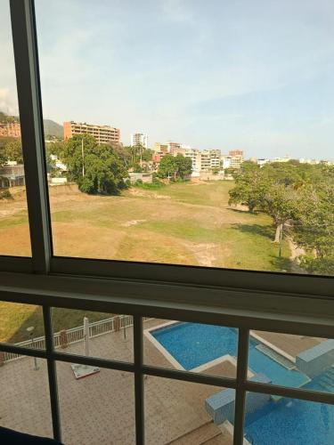 수영장, apartment in the guaira 20min from the airport in 카라벨레다