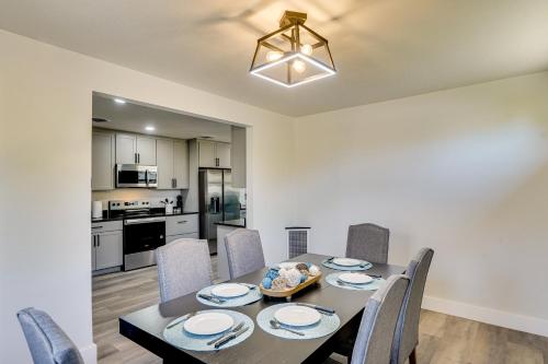 Backyard and Game Room! Home in Heart of Midland in 密德蘭市中心