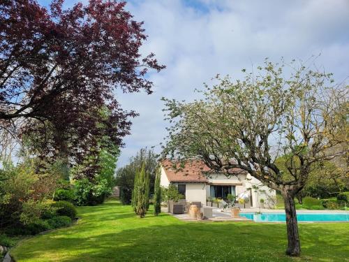 Viesnīcas āriene, La Plaine de l'Angelus Gîte - Piscine partagée & Jacuzzi Privatif (La Plaine de l'Angelus Gite - Piscine partagee & Jacuzzi Privatif) in Chailly-en-Biere (Ile-de-France)