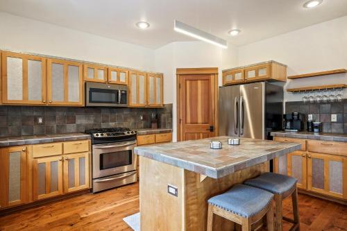 Professionally Decorated Shevlin Home features Private Hot Tub - image 7