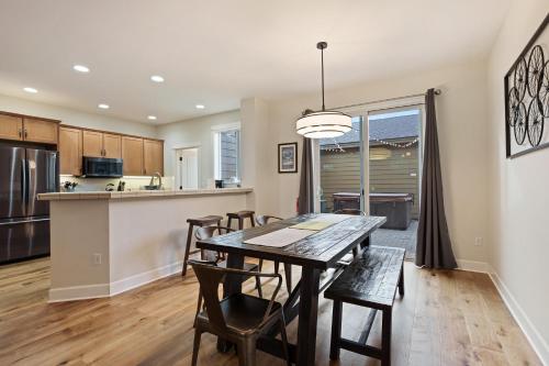 Tranquility on the Bluffs townhouse - image 14