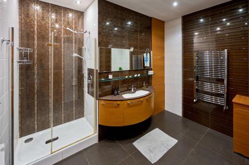 Heart of Prague Stylish 3BR Apartment, Praga (foto 3)