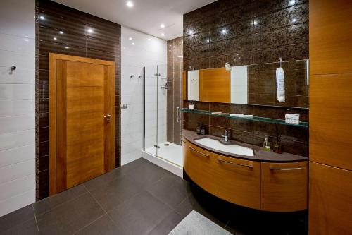 Heart of Prague Stylish 3BR Apartment, Praga (foto 4)