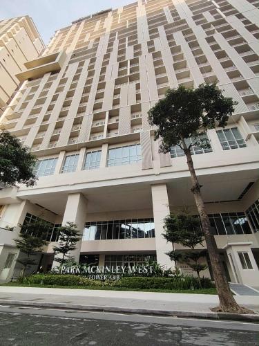 Condo Suite 1 Bedroom McKinley West Taguig City, Manila