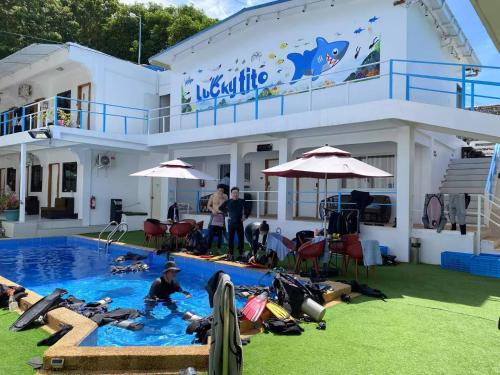 Lucky Tito Dive Resort - 수영장