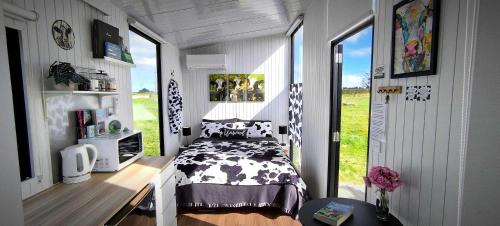 Taranaki Creekside KIWI by Tiny Away in Pembroke