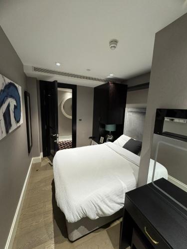 3 Bed 2 Bath Luxury Apartment in Kensington, Londyn (zdjęcie 7)