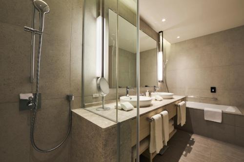 room detail thumbnail 2