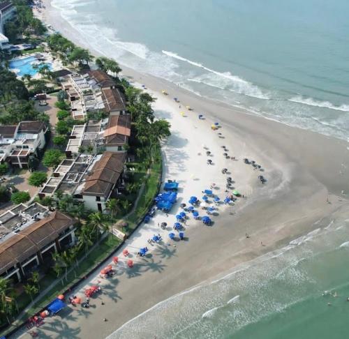 Casa de praia com piscina in Praia de Pernambuco