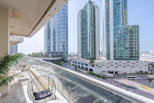 Free housekeeping visits during your stay - StayShort - Premium 2BR in Dubai Marina - Sleeps 4, Dubaj (zdjęcie 2)