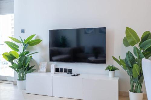 Free housekeeping visits during your stay - StayShort - Premium 2BR in Dubai Marina - Sleeps 4, Dubaj (zdjęcie 7)