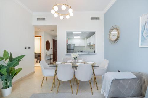 Free housekeeping visits during your stay - StayShort - Premium 2BR in Dubai Marina - Sleeps 4, Dubaj (zdjęcie 8)