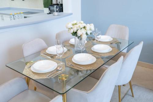 Free housekeeping visits during your stay - StayShort - Premium 2BR in Dubai Marina - Sleeps 4, Dubaj (zdjęcie 9)