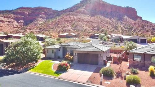 Pet Friendly Southern Utah Luxury FamilyHome Views