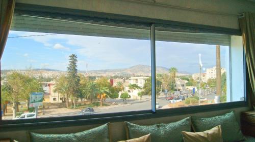 City Center Residency With Panoramic City Views - 2 Min Train Station by ZenStay