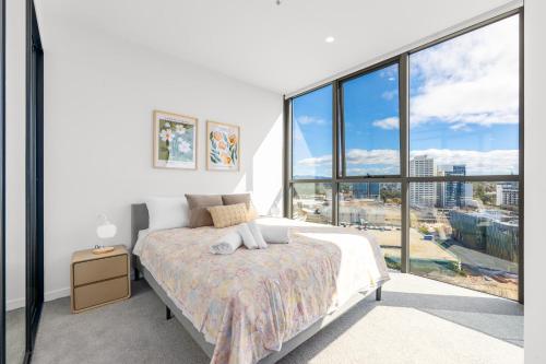 Sunny Central Woden AptHospital CIT  Pool - image 3