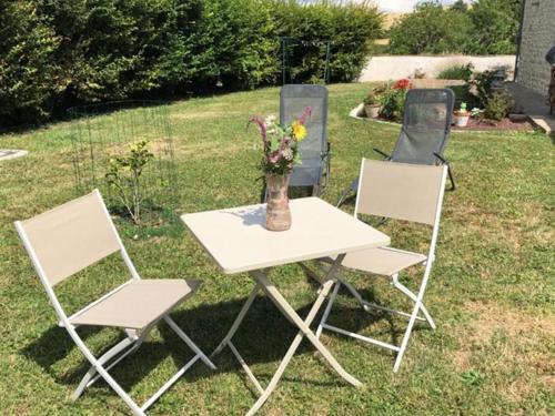 Gîte de Charme en Auvergne avec Animaux Acceptés - FR-1-489-595 (Gite de Charme en Auvergne avec Animaux Acceptes - FR-1-489-595) in Valiņjata