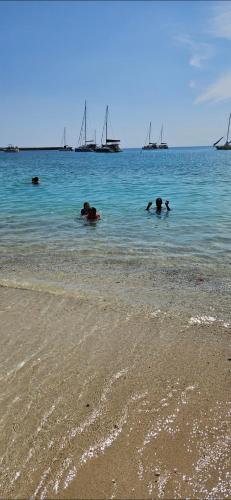 Bed & Shower Stop in Smith Bay