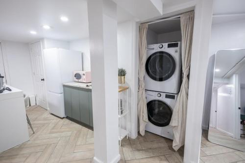 Retro 2 bedroom basement APT with free parking in New Rochelle (New York)