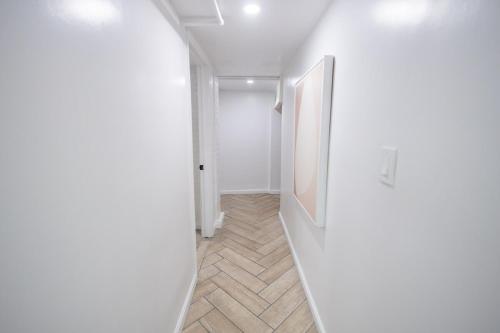 Retro 2 bedroom basement APT with free parking in New Rochelle (New York)