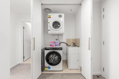 Cosy Woden Apt Near Canberra HospitalTransport - image 2