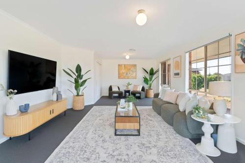 Family Oasis near Watergardens Parking in 泰勒湖