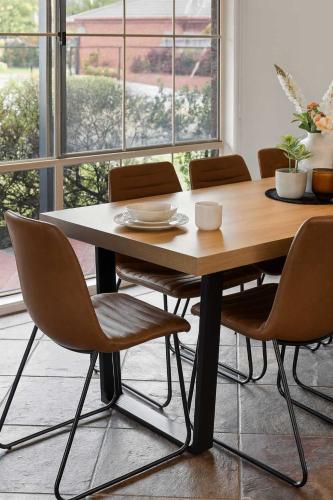 Family Oasis near Watergardens Parking in بحيرات تيلرز