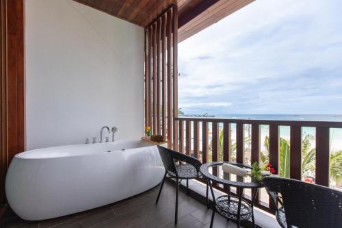 The Sky & Sea Koh Larn near Koh Lan