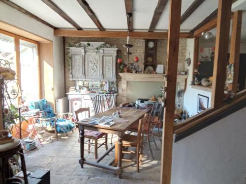 La Grille Fleurie, chambres d'hôte chez l'habitant (La Grille Fleurie, chambres d'hote chez l'habitant) in Arthonnay