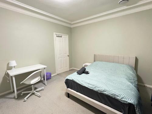 Standard Queen Room in Two Story House - R1 in Dundas Valley
